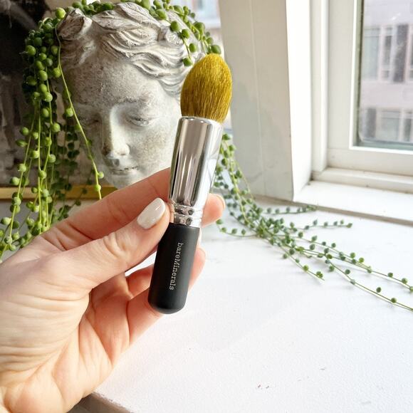 NEW BareMinerals Multi-Tasking Face Brush - Picture 1 of 4